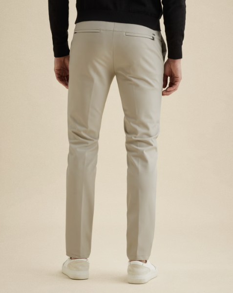 V12 Slim Fit chino