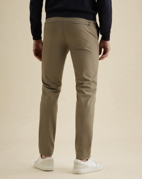 V12 Slim Fit chino